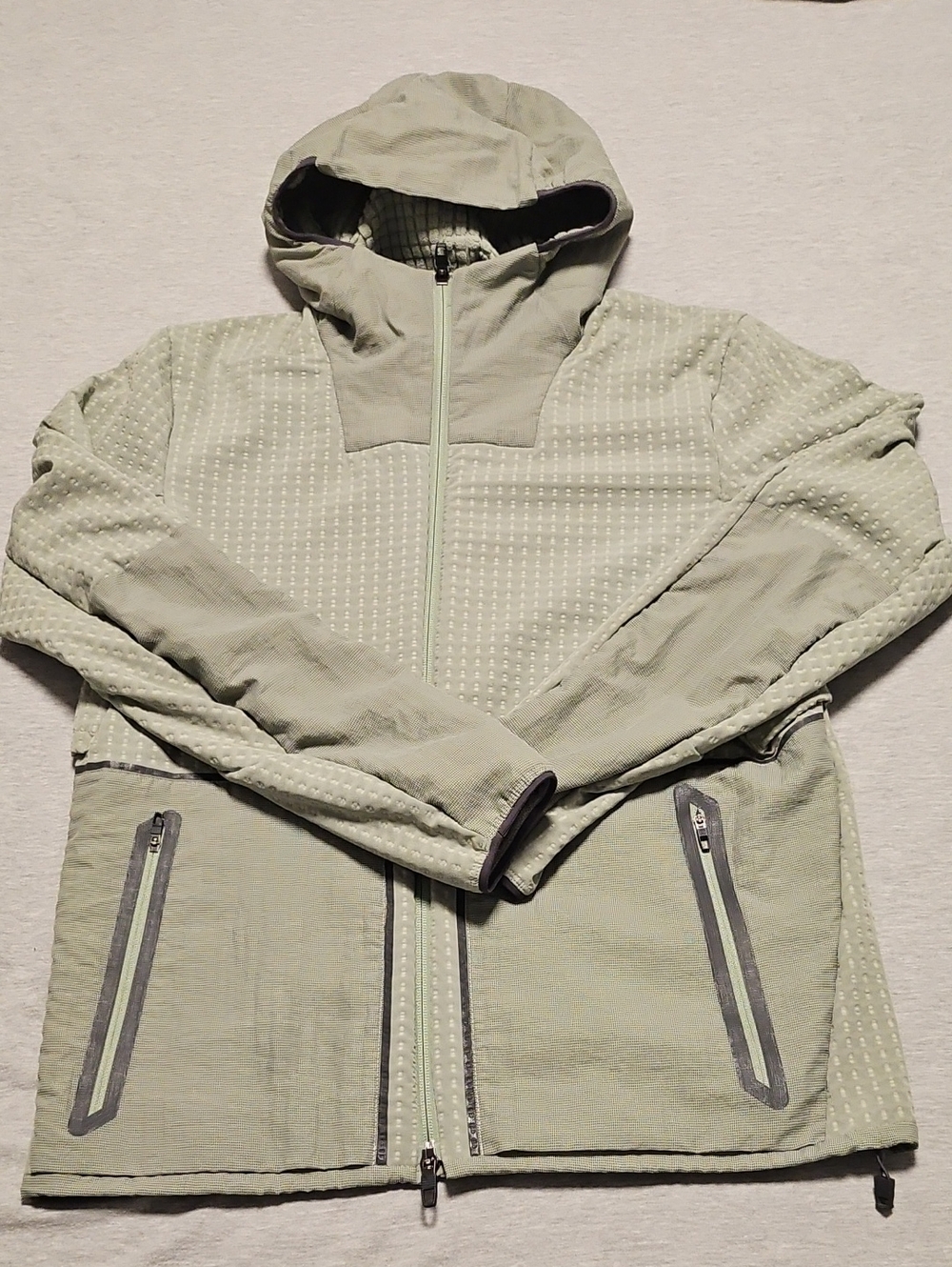 Lululemon Men's Hooded Heat Tech Jacket - Sage Green